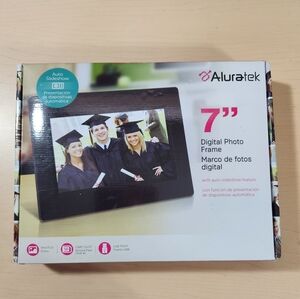 Aluratek 7" Digital Photo Frame New‎ in Box